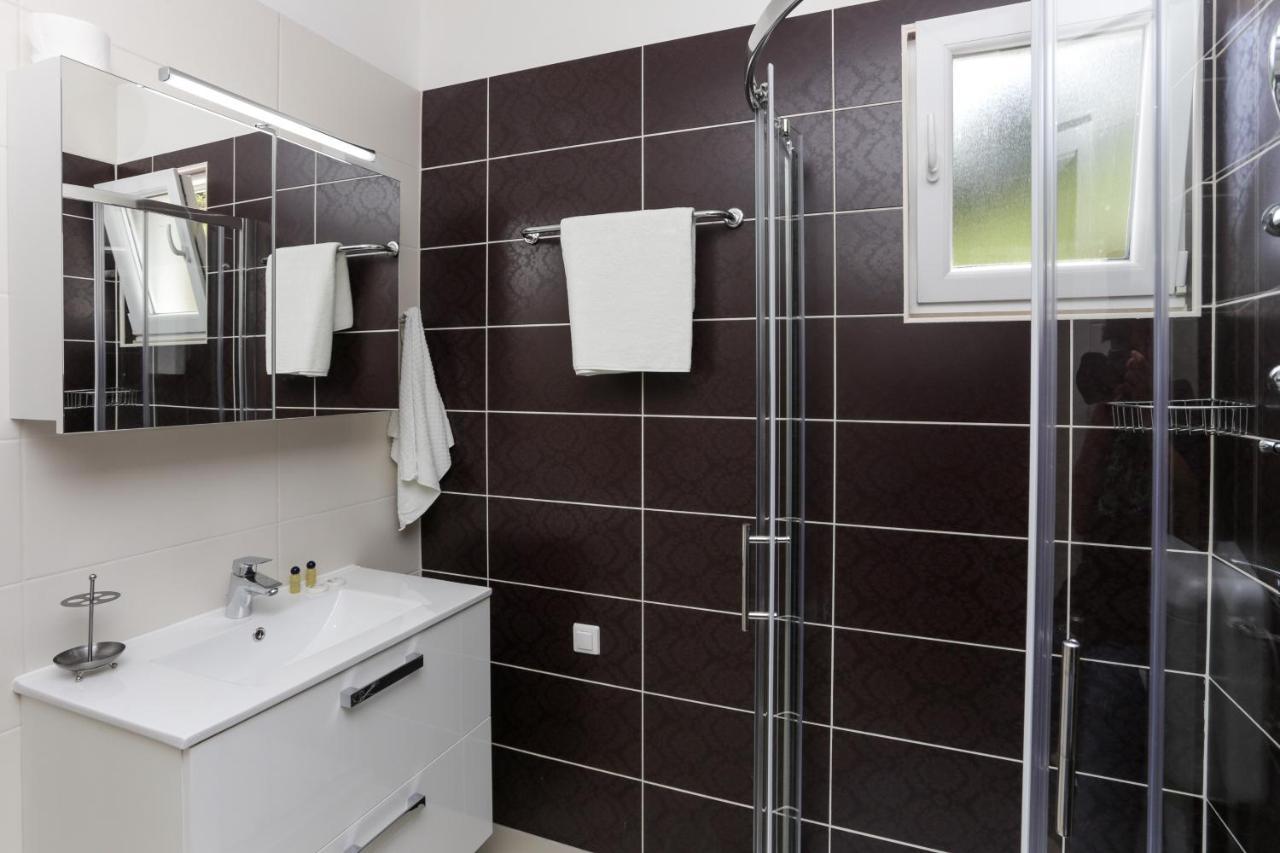 Posta Apartment *
