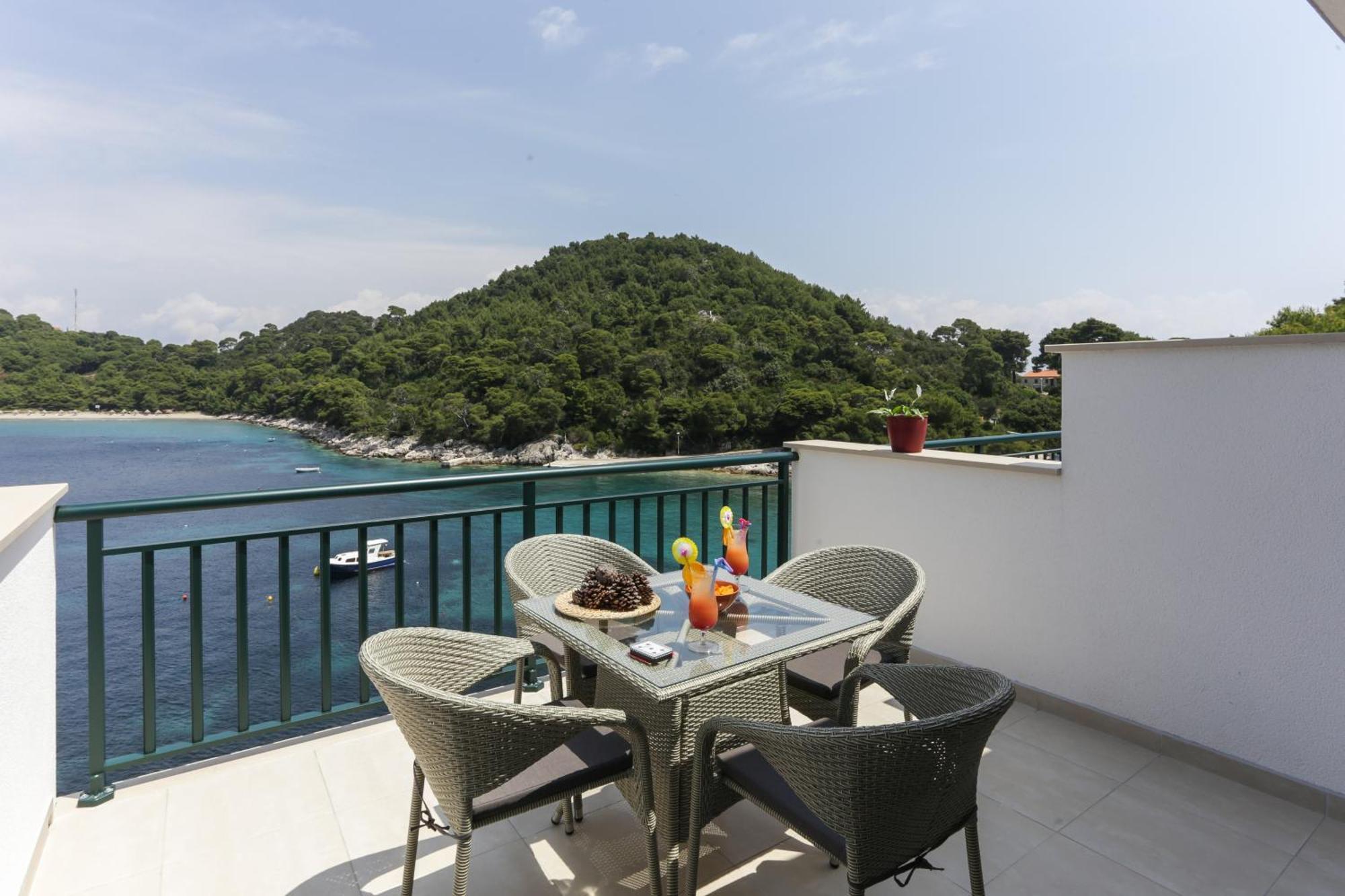 Posta Apartment *